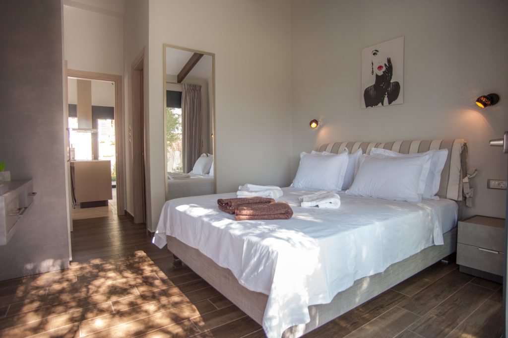 Villa Carisma double bedroom with en-suite access, Kefalonia