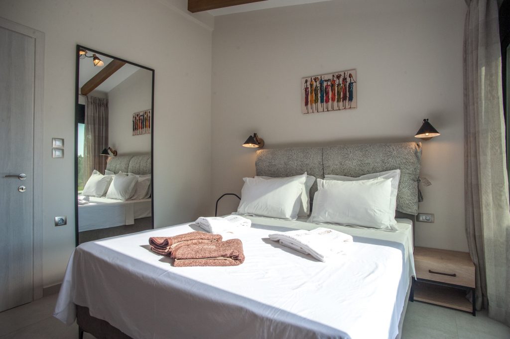 Bedroom with mirrored wardrobe, Villa Arte, Kefalonia