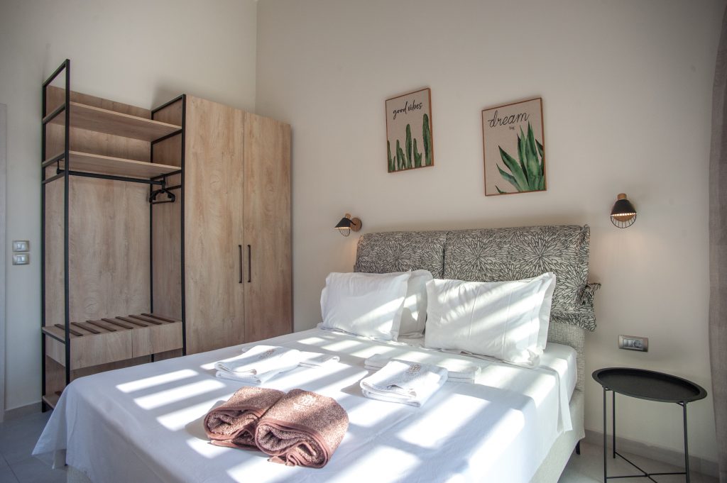 Bedroom with fitted wardrobes, Villa Arte, Kefalonia