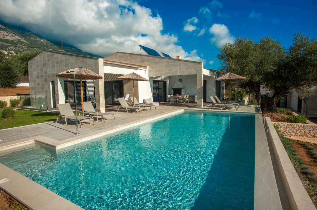 Villa Carisma infinity pool and terrace with sun loungers, Kefalonia