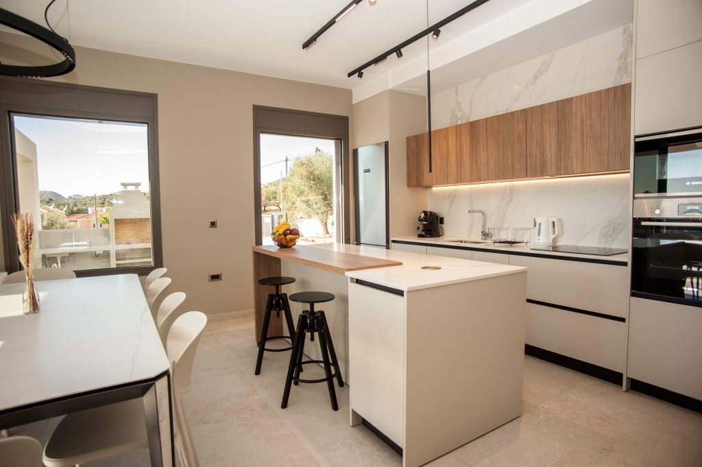 Villa Insieme kitchen and dining area with island seating, Kefalonia
